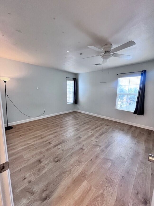 Building Photo - Redlands Home in Gated Community