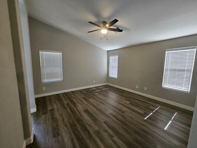 Building Photo - Beautiful, Spacious 4 Bedroom 2 Bathroom home