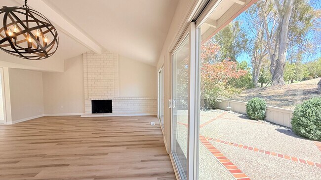 Building Photo - 750 N Paradise Valley Ct