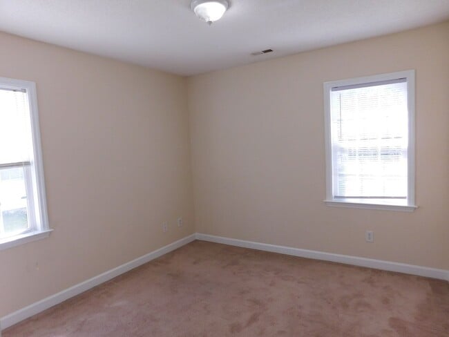 Building Photo - 113 Fairmount Way