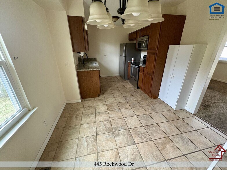 Building Photo - 445 Rockwood Dr