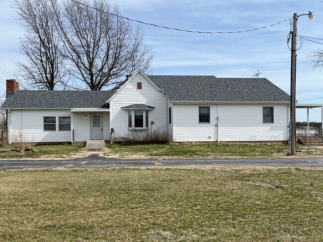 Building Photo - Country living at a great Price.