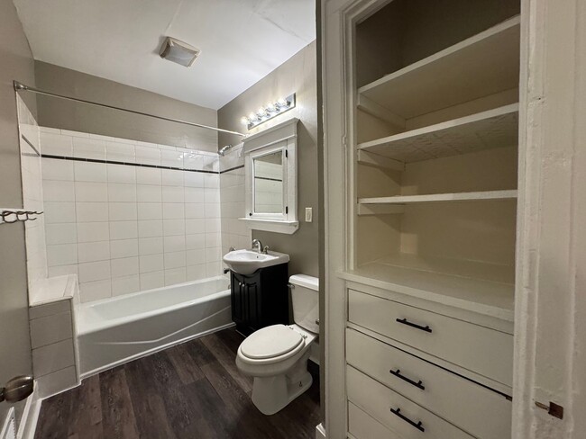 Building Photo - Bright & Spacious 2 Bedroom Lower Unit wit...