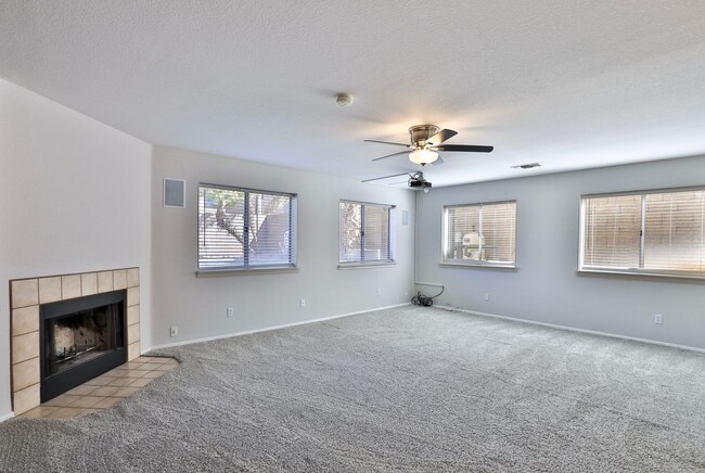 Building Photo - Pet Friendly 5-bedroom, 3 bath Home w/ Pool and Finished Basement