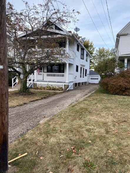 Building Photo - 1320 W 7th St