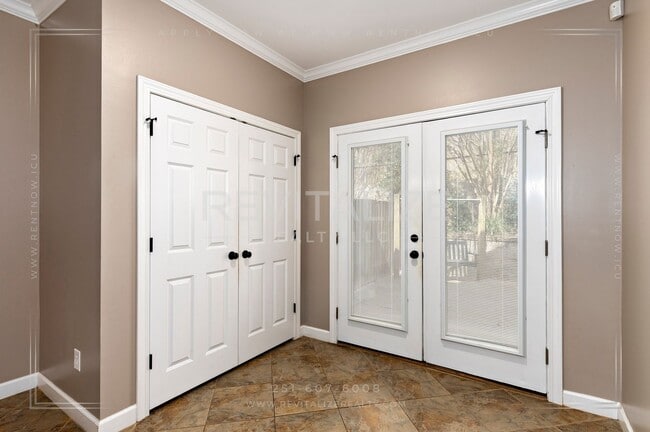 Building Photo - 3 Bed 2.5 Bath Townhome in West Mobile