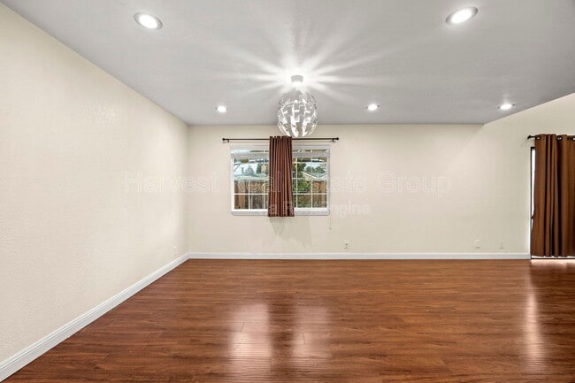 Building Photo - 22663 Vermont St