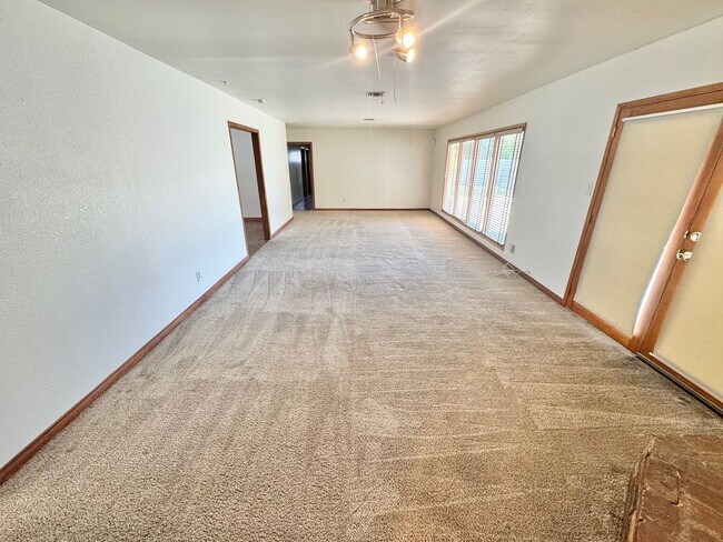 Building Photo - New Carpet and Paint, NO HOA, 3 Bed, 2 Bath home with Pool.