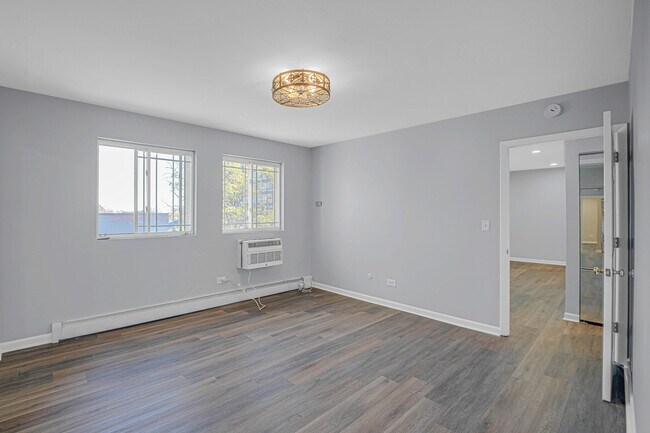 Building Photo - 5420 N Sheridan Rd