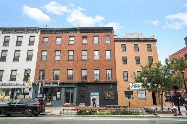Building Photo - 403 Washington St