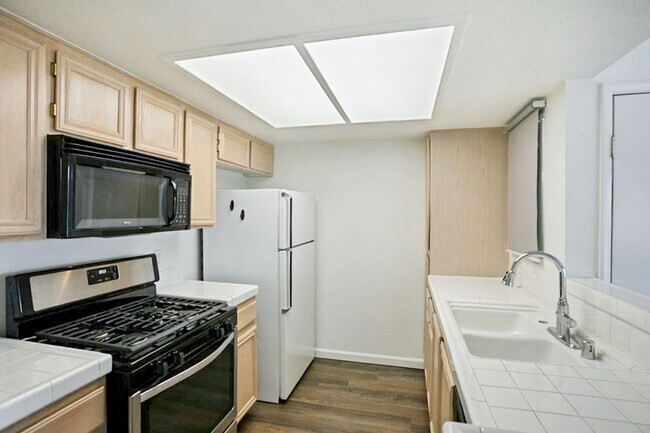 Building Photo - Beautiful Summerlin 1 Bed Condo