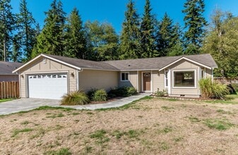 Building Photo - Spacious Coupeville Home!