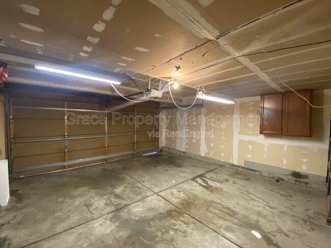 Building Photo - 13052 Grape Ct