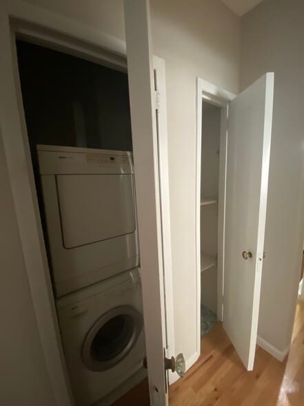 washer and dryer - 2568 14th St