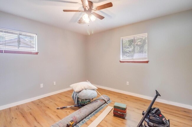 Building Photo - 911 Brown St