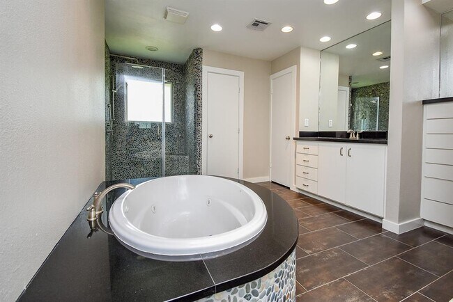 Building Photo - 5531 Yarwell Dr