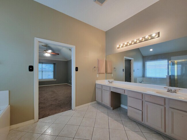 Building Photo - 18511 Falcon Crest Dr