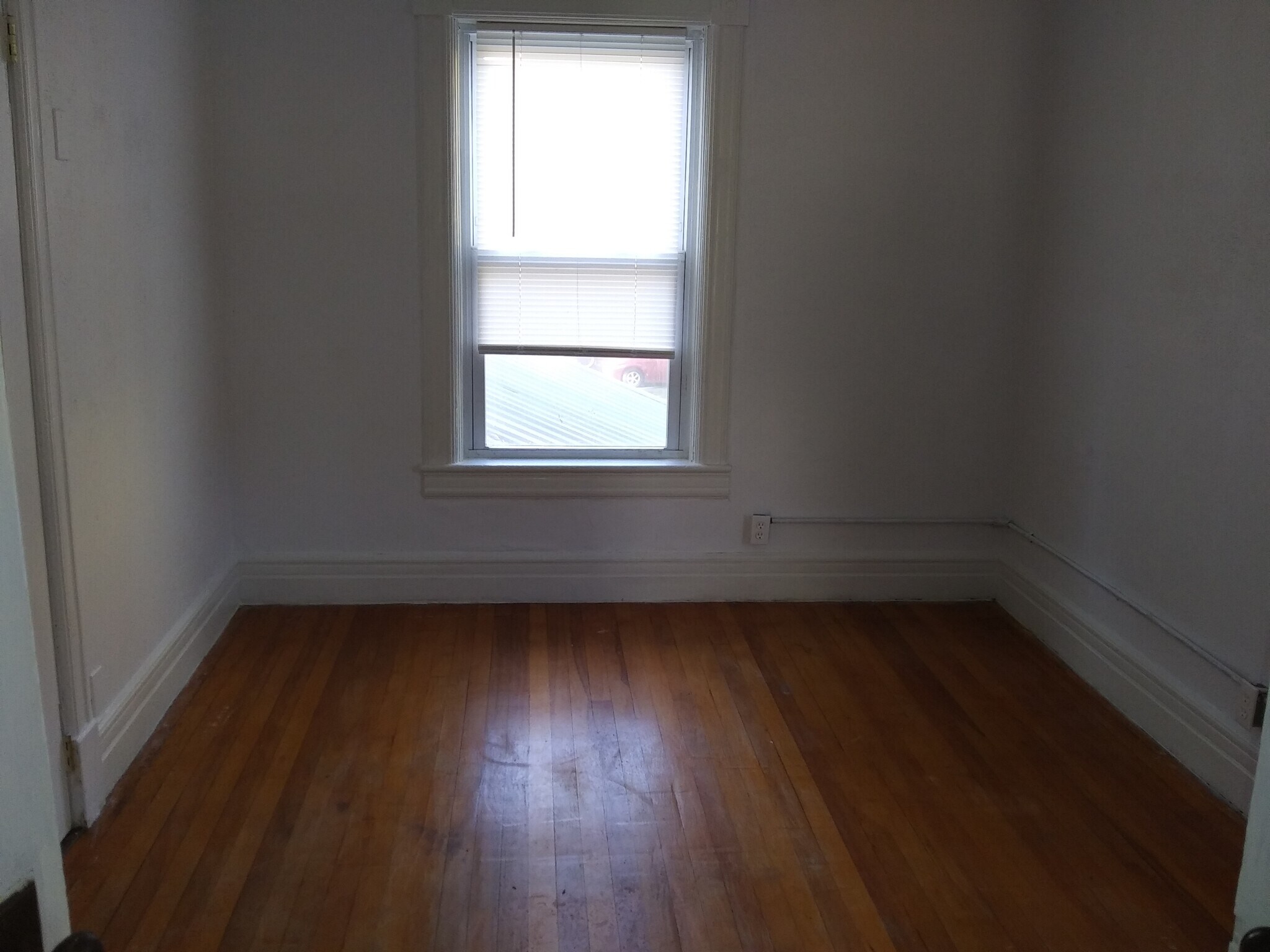 Building Photo - 11 E State St