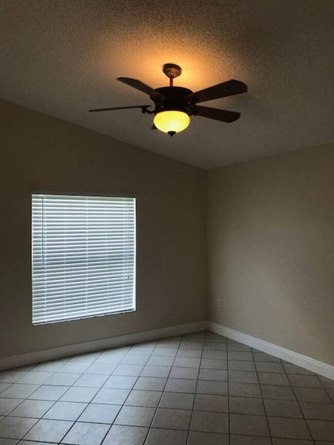 Building Photo - 3-Bedroom For Rent By Posner Park!