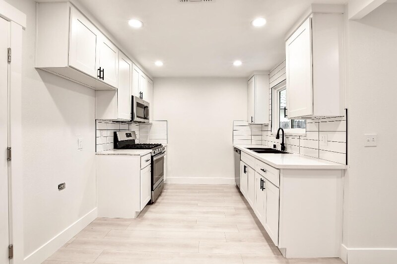 Building Photo - 2841 Utah Ave