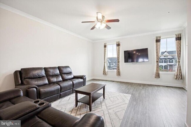 Building Photo - 6070 Fallfish Ct