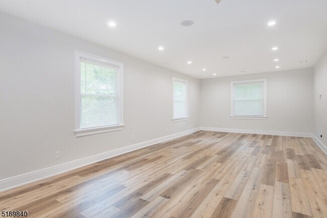 Building Photo - 31-37 Oak Grove Rd