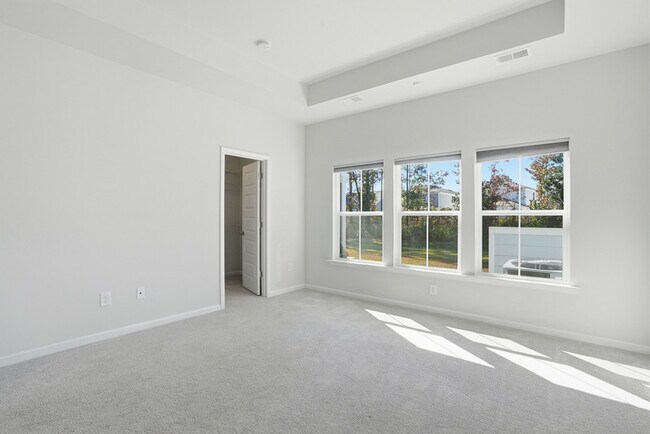 Building Photo - 145 Binscombe Ln