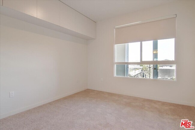 Building Photo - 12655 Bluff Creek Dr