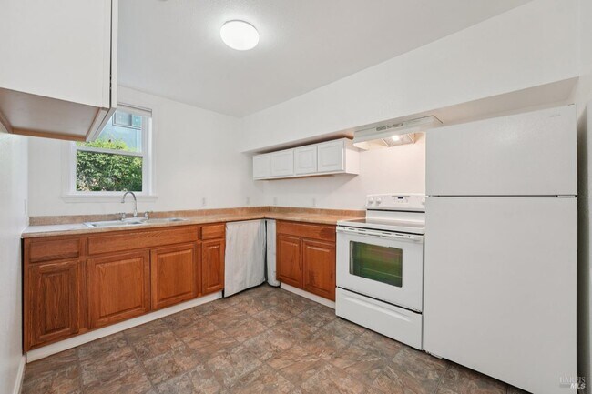 Building Photo - 735 Sir Francis Drake Blvd