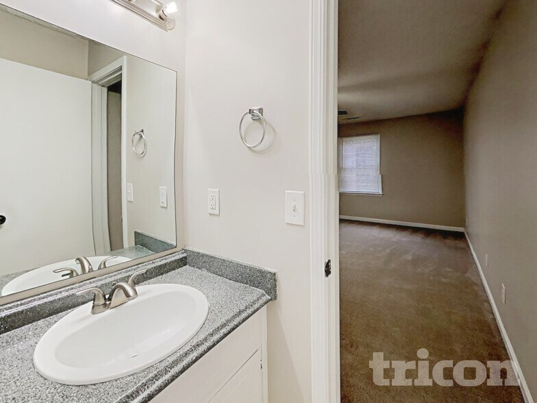 Building Photo - 4659 Sierra Ct