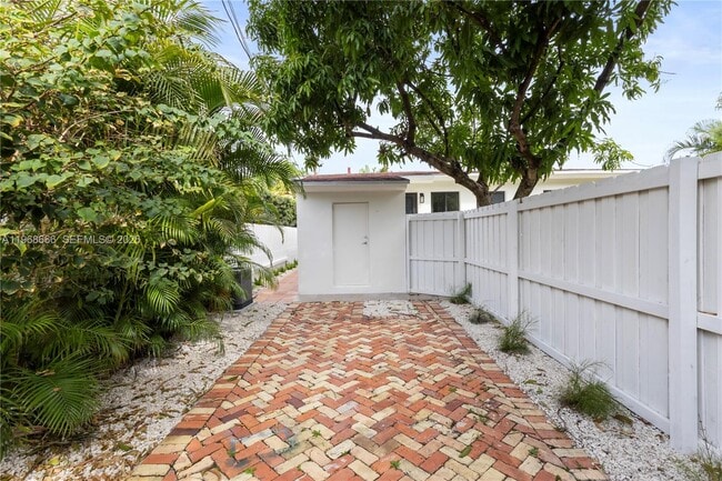 Building Photo - 1618 SW 18th St