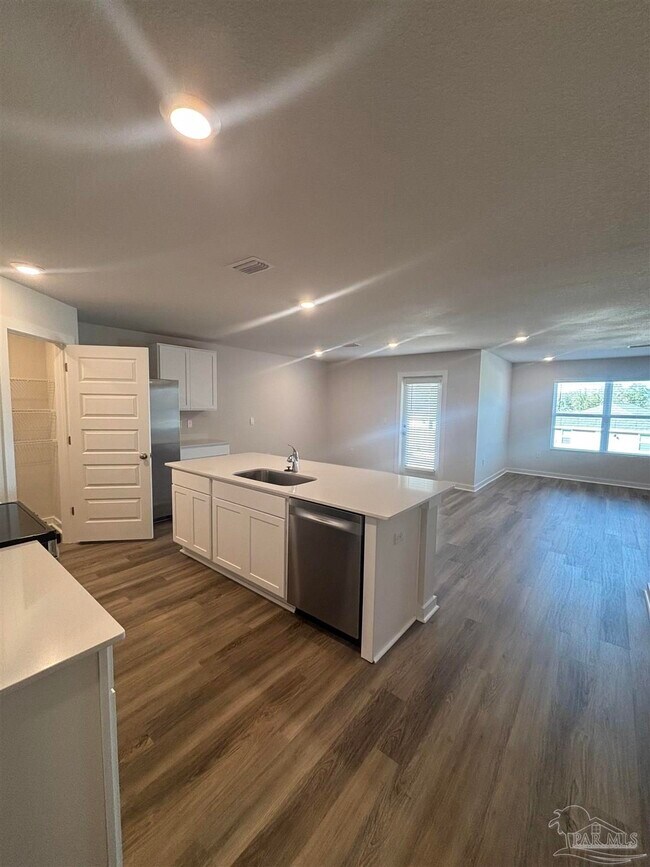 Building Photo - 111 Anhinga St