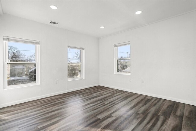 Building Photo - 249 W Main St