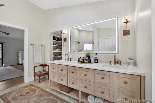 Building Photo - 12897 La Rochelle Cir