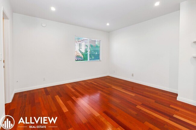 Building Photo - * $1,000 off September Move IN!* Beautiful...