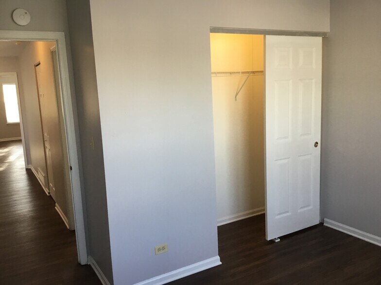 Building Photo - 13 Brian Ct