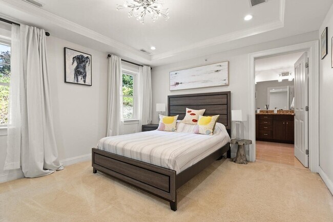 Building Photo - 10 Murray Ave