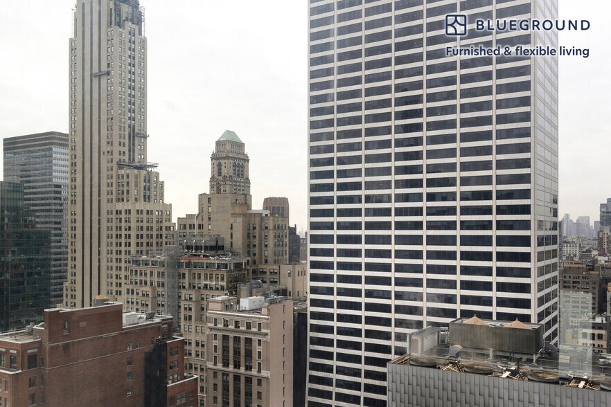 Building Photo - 70 W 45th St