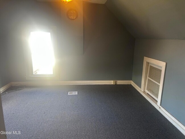 Building Photo - 1076 Wicker St