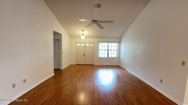 Building Photo - 18 Warren Pl