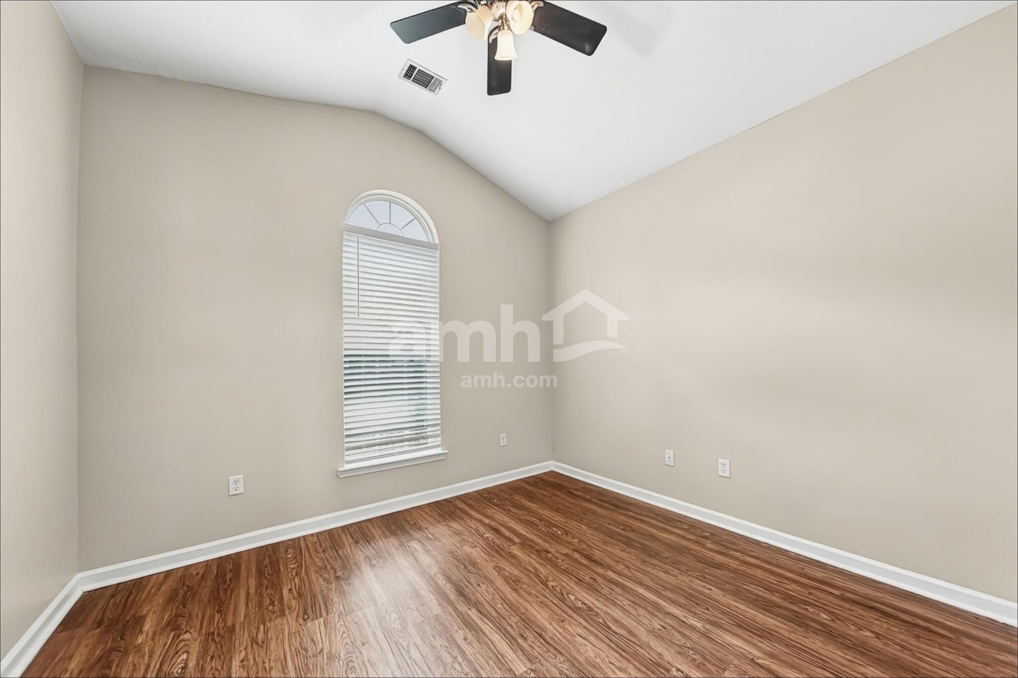 Building Photo - 1555 Bradley Blvd