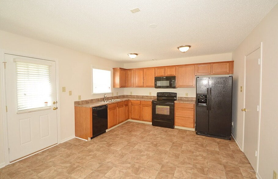 Building Photo - 12162 Maize Dr