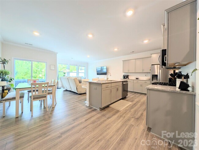 Building Photo - 626 Altamonte Dr