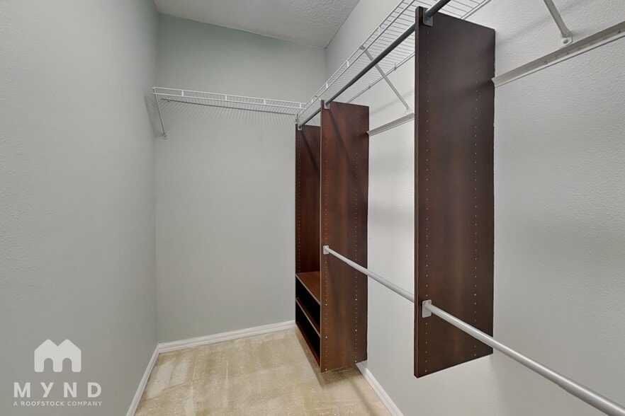 Building Photo - 2125 Island Walk Dr