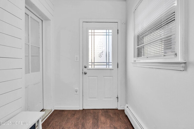 Building Photo - 6 Center St