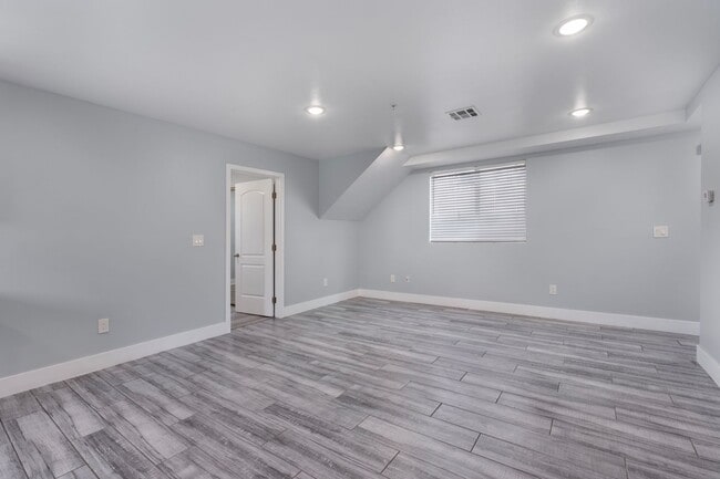 Building Photo - This beautiful and updated 4 Bed / 3 Bath apartment in a prime Boyle Heights location is now avai...