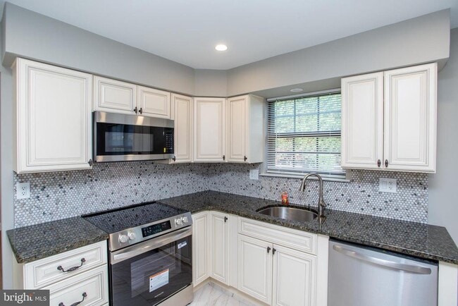 Building Photo - 19 Seton Hill Ct