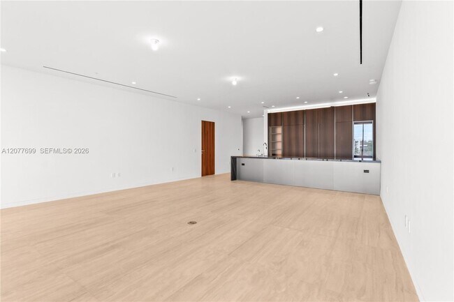 Building Photo - 5 Grove Isle Dr