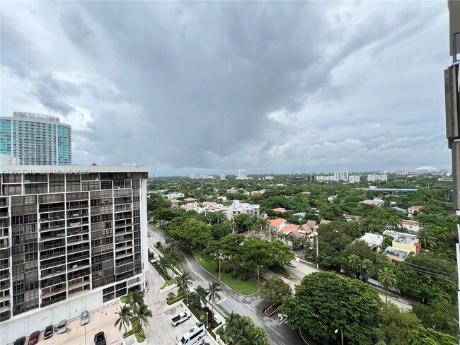 Building Photo - 1901 Brickell Ave