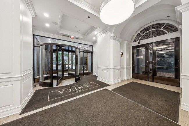 Building Photo - 211 E Chestnut St